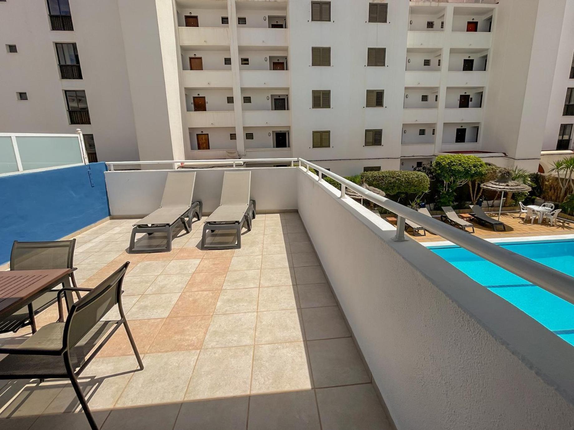 Apartamentos Cel Blau Санта-Эулалия-дель-Рио Экстерьер фото