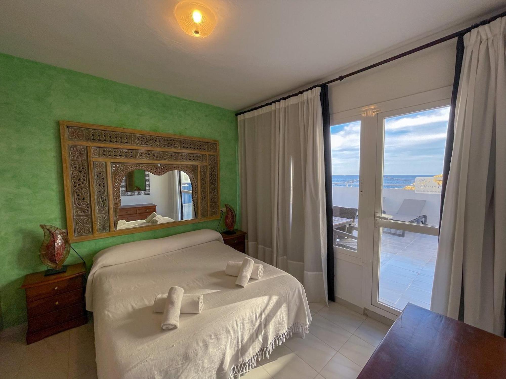 Apartamentos Cel Blau Санта-Эулалия-дель-Рио Экстерьер фото