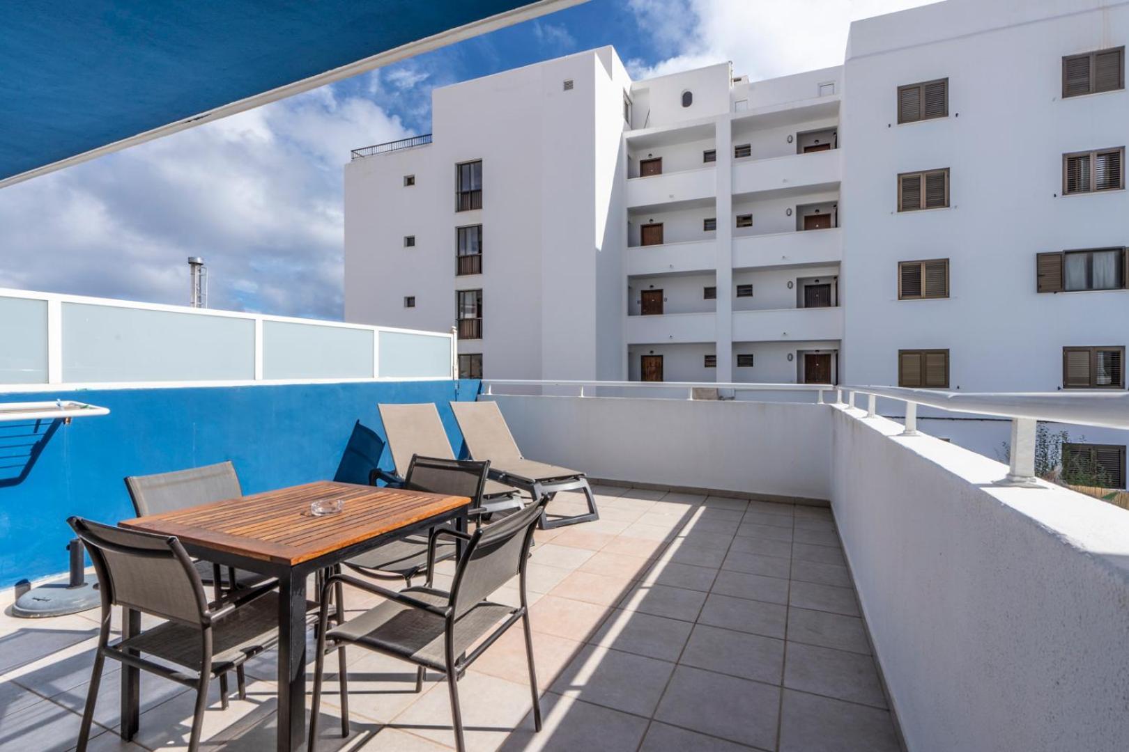 Apartamentos Cel Blau Санта-Эулалия-дель-Рио Экстерьер фото